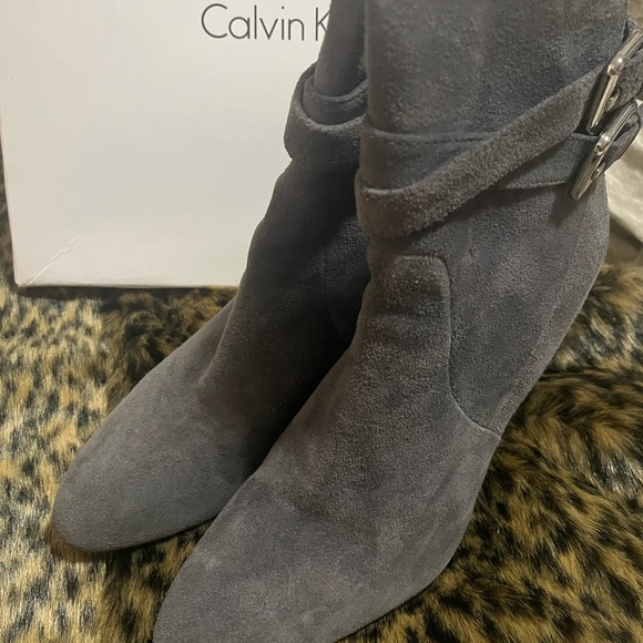 Calvin Klein Grey Suede Boot. Used/Like New Size 10 M - Picture 2 of 4